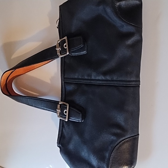 Coach purse in VGC. Black. - Picture 2 of 12